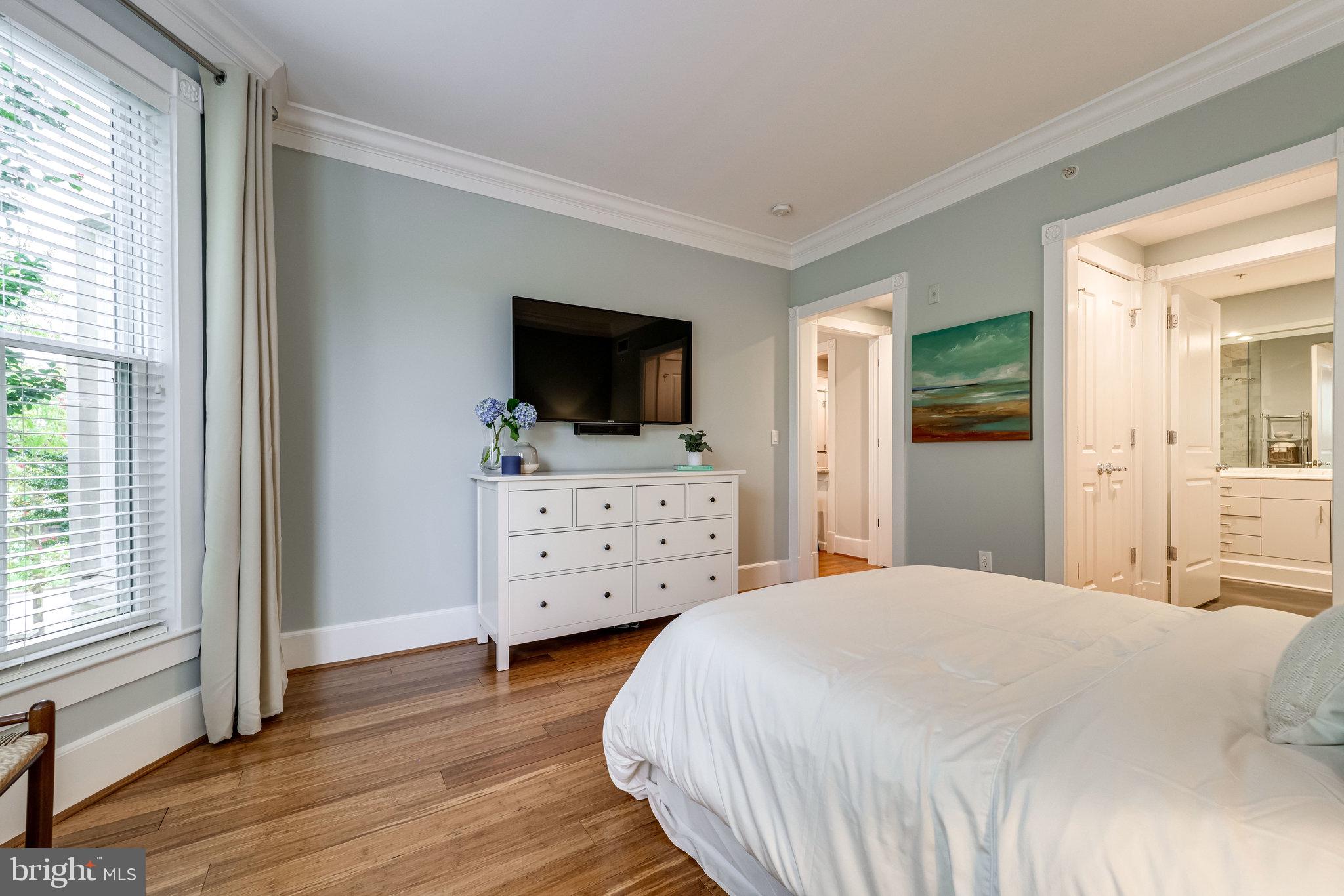 910 POWHATAN STREET 205S