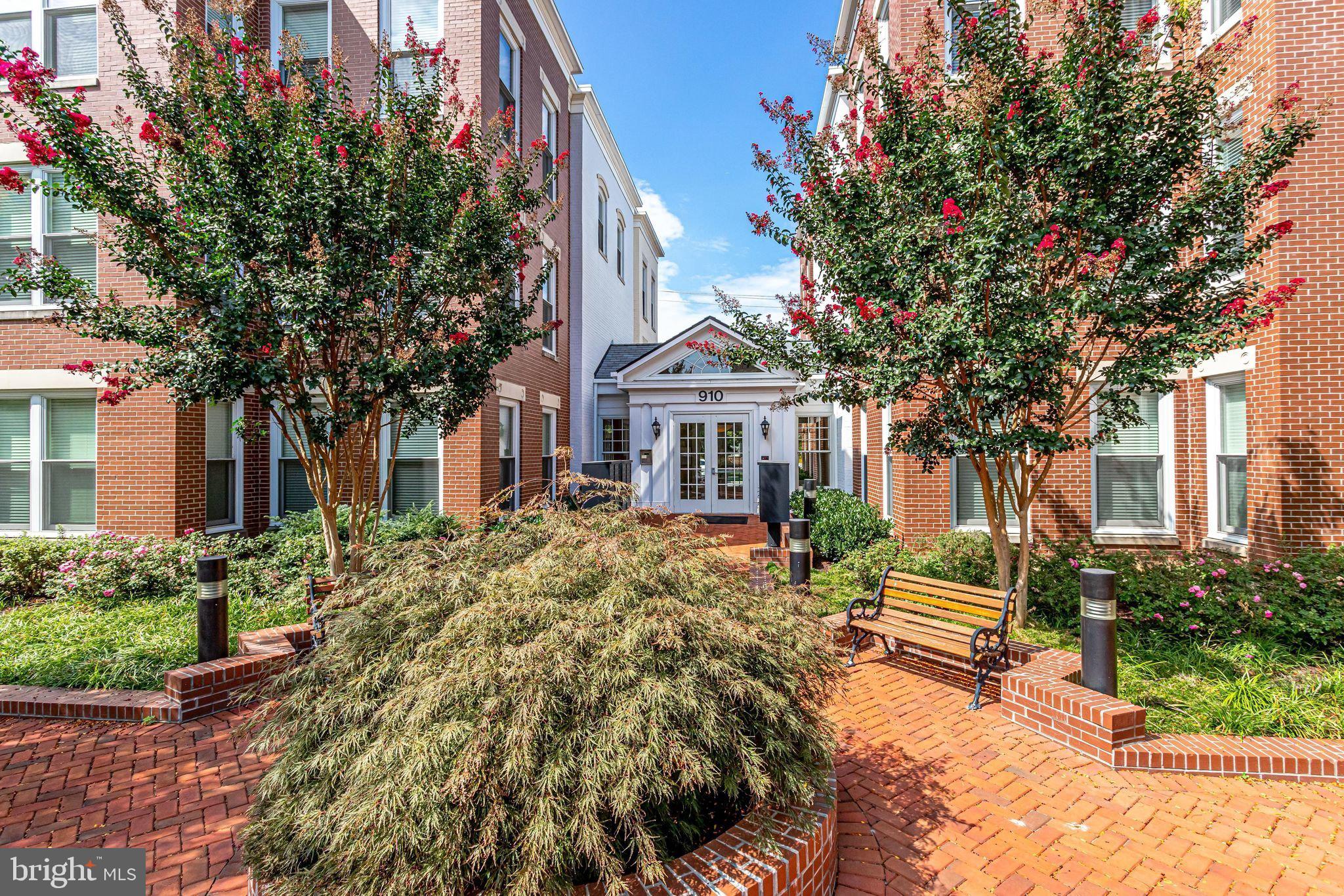 910 POWHATAN STREET 205S