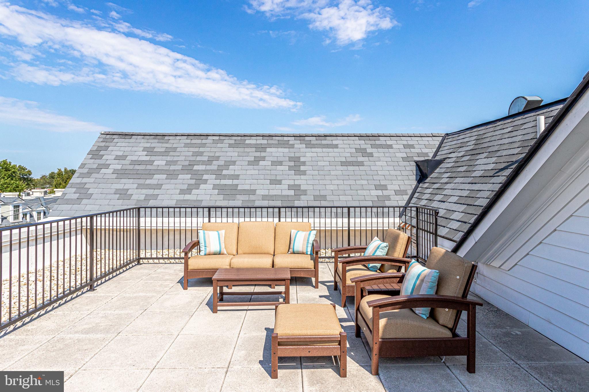 910 POWHATAN STREET 205S