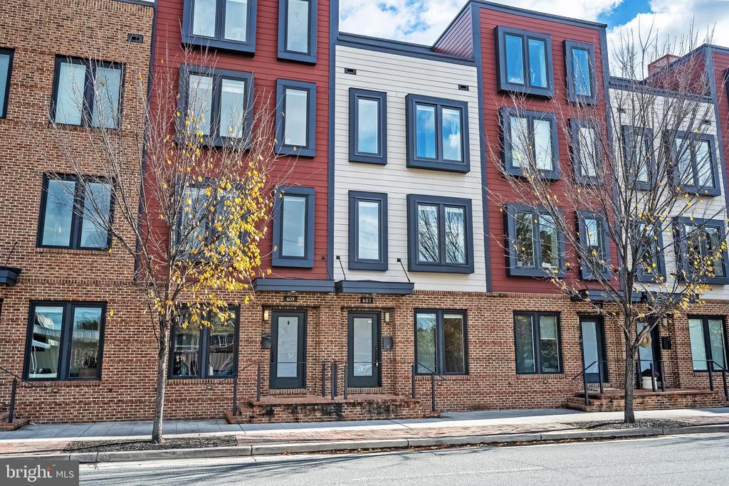 607 N HENRY STREET