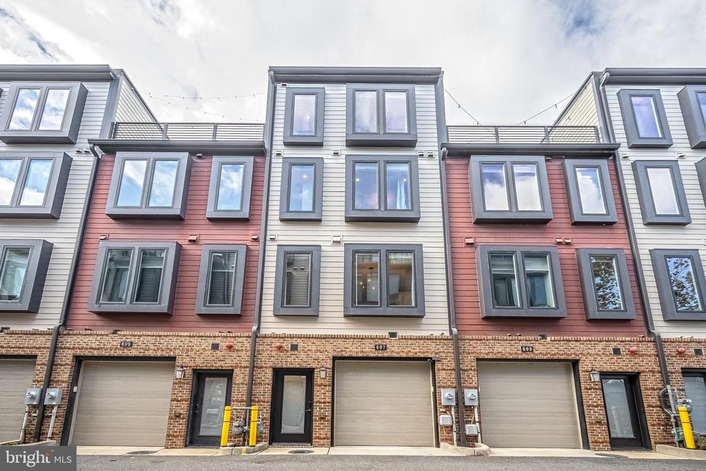 607 N HENRY STREET