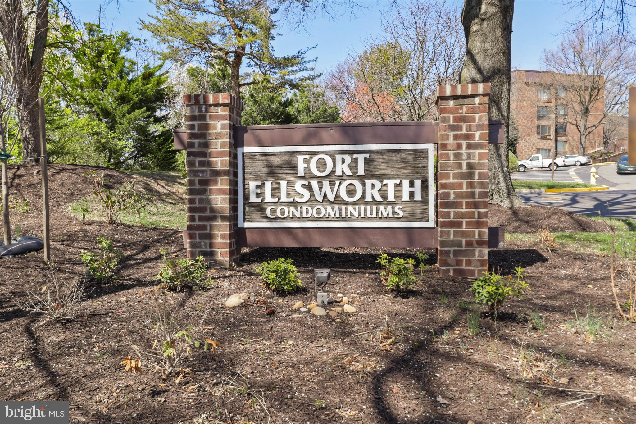 102 ROBERTS LANE 300