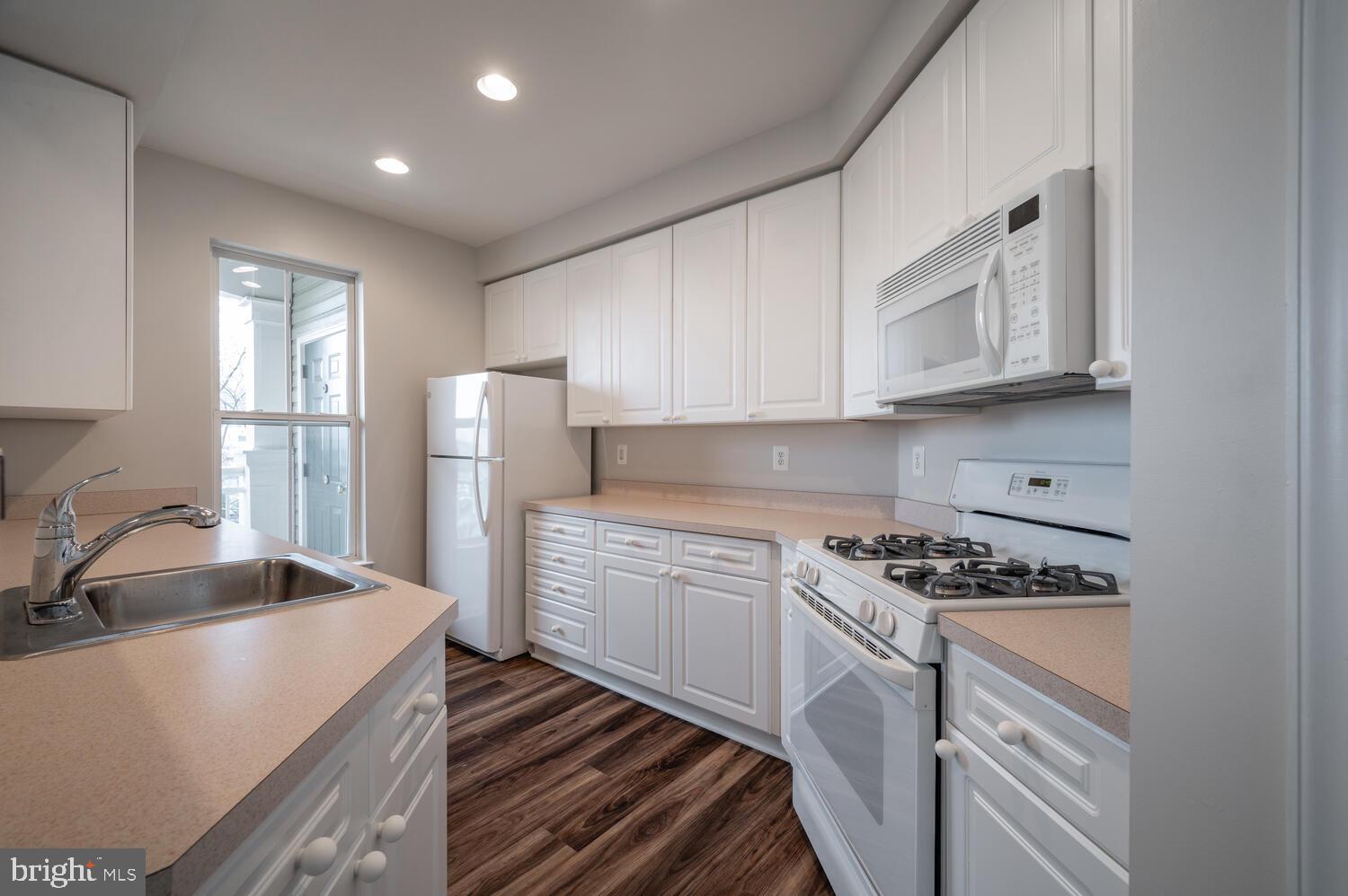 5108 DONOVAN DRIVE 307