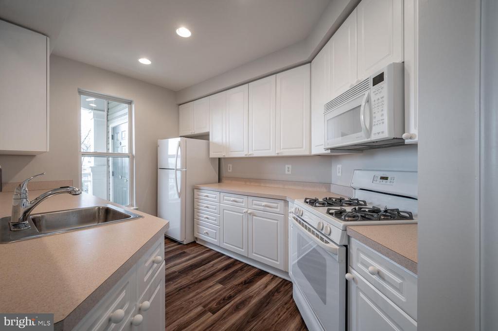 5108 DONOVAN DRIVE 307