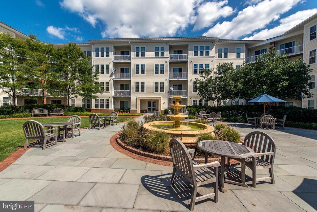 400 CAMERON STATION BOULEVARD 421