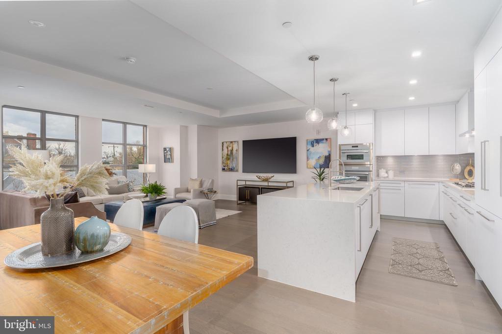 16 BAKERS WALK 304