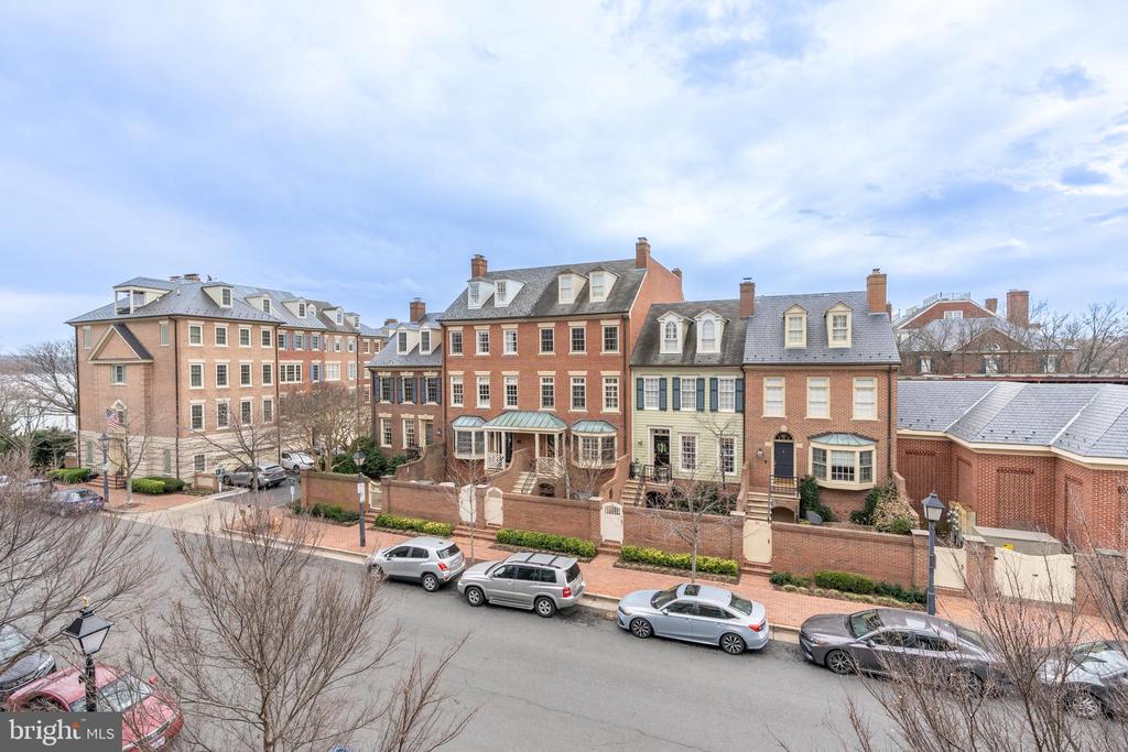 16 BAKERS WALK 304