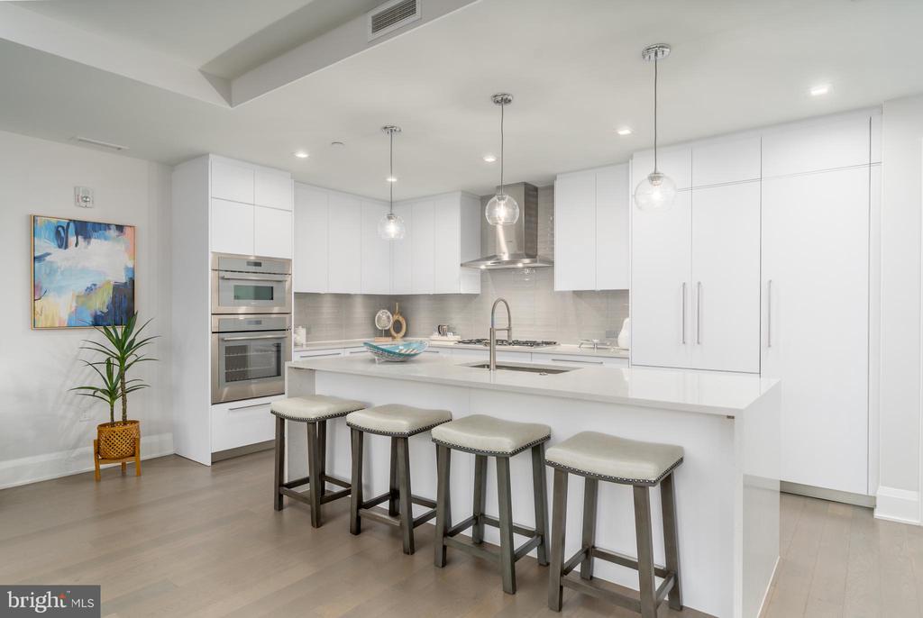 16 BAKERS WALK 304