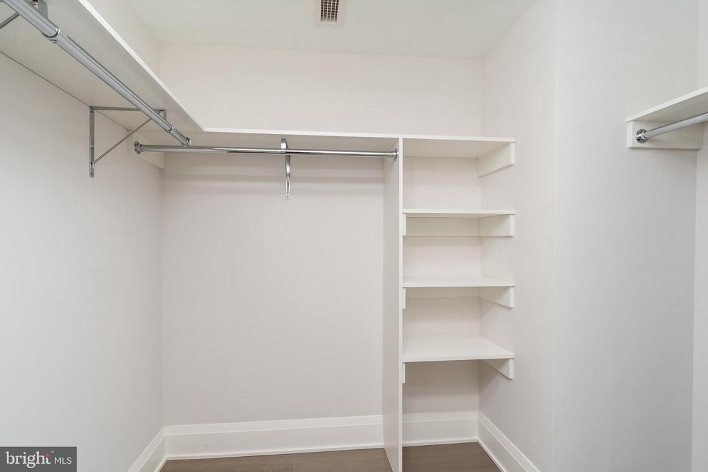 16 BAKERS WALK 304
