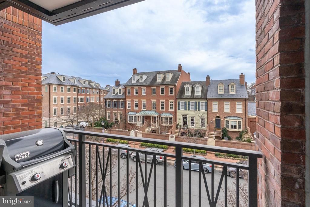16 BAKERS WALK 304