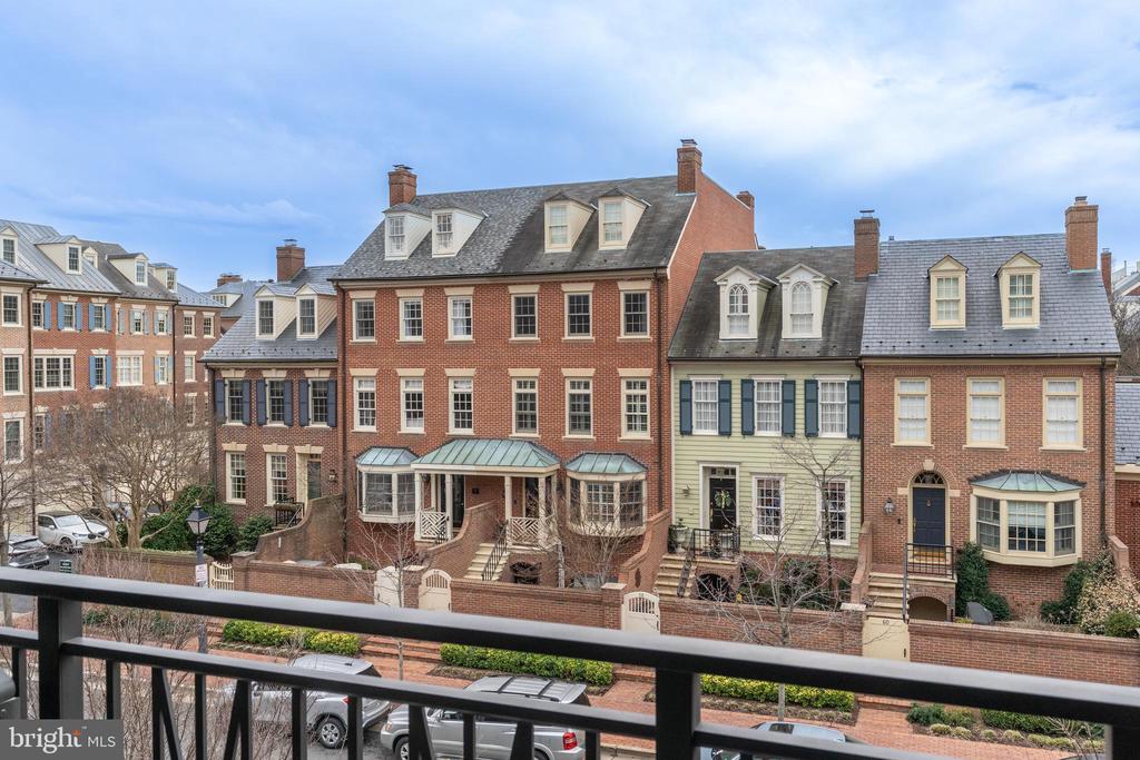 16 BAKERS WALK 304