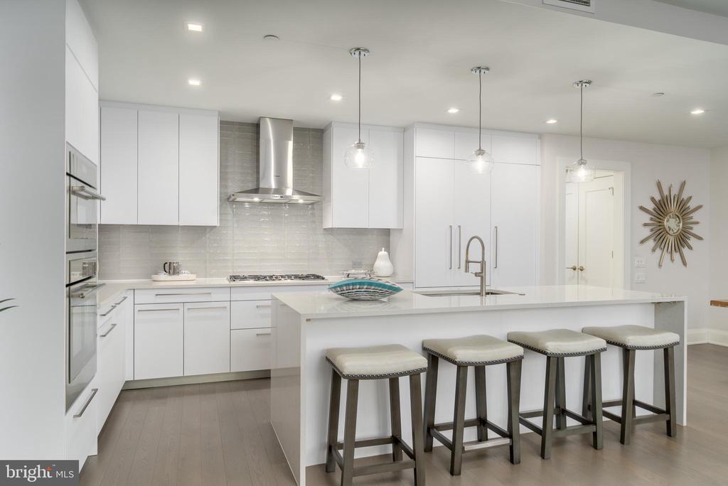 16 BAKERS WALK 304