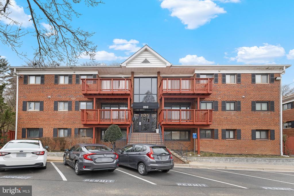 202 SKYHILL ROAD 3