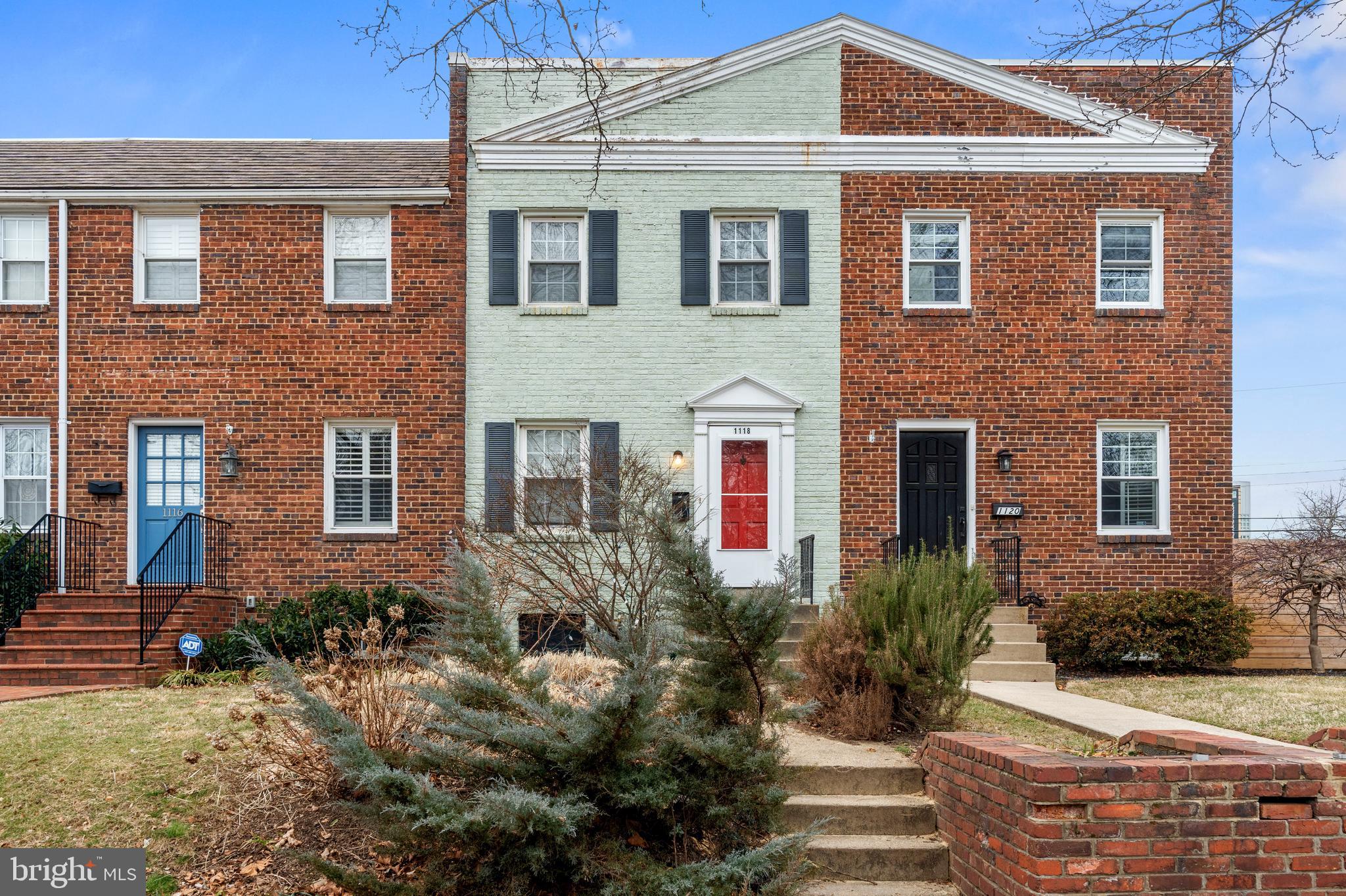 1118 COLONIAL AVENUE