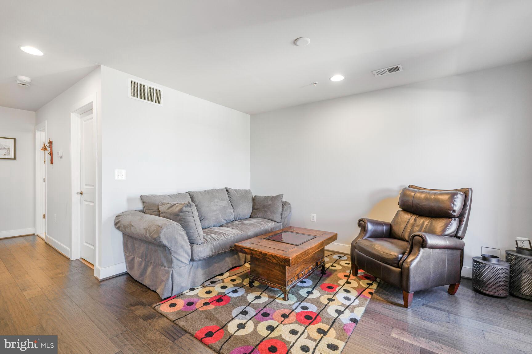 714 E HOWELL AVENUE E