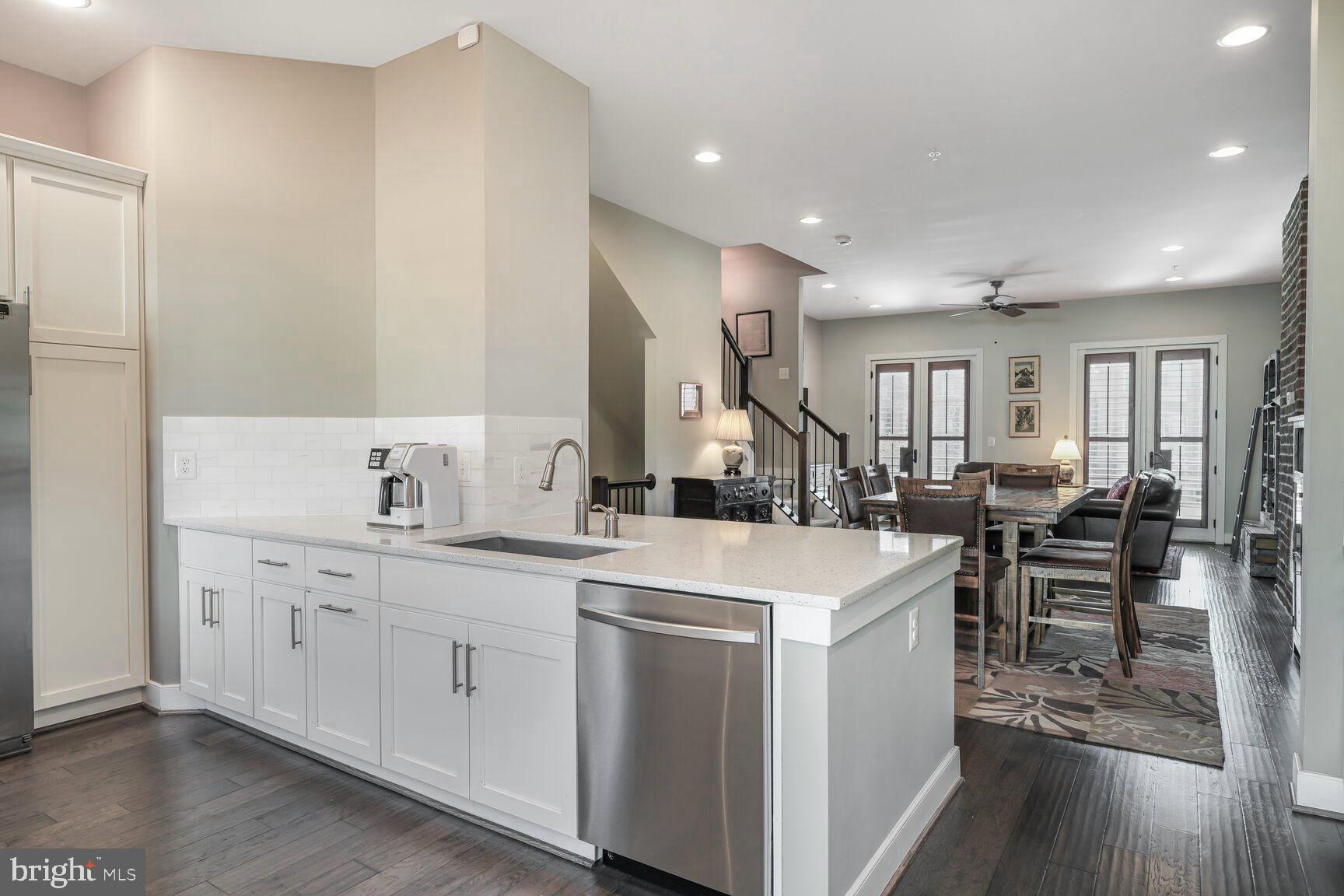 714 E HOWELL AVENUE E