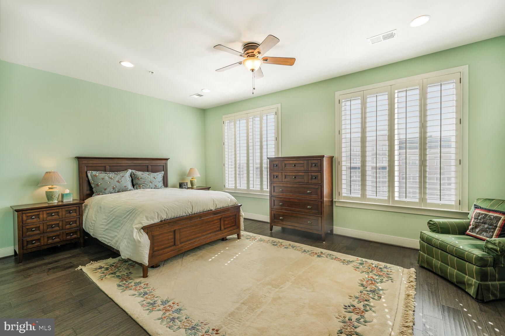 714 E HOWELL AVENUE E