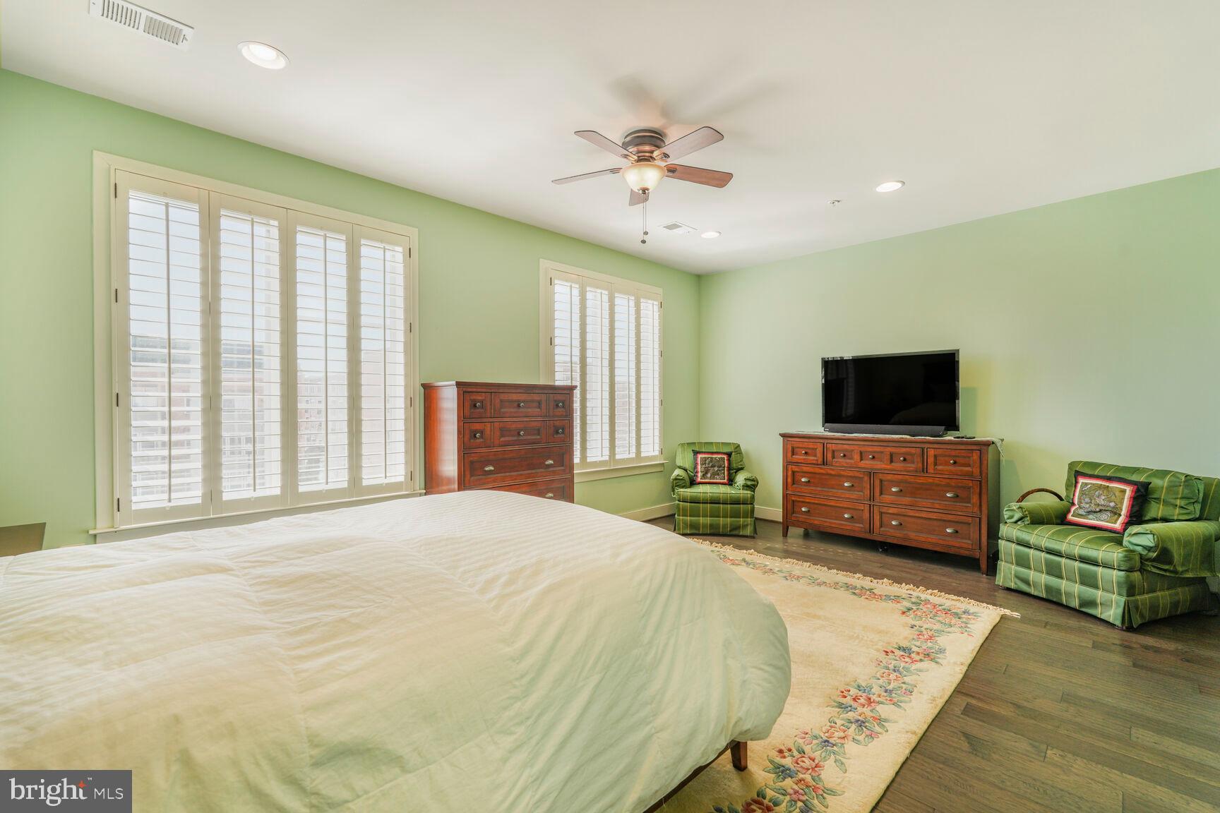 714 E HOWELL AVENUE E