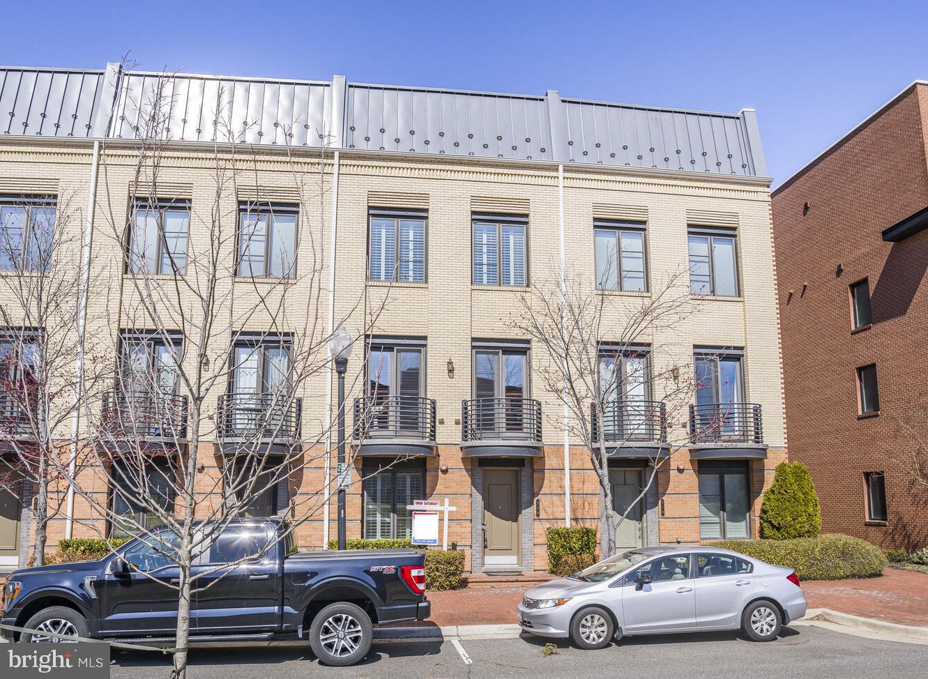 714 E HOWELL AVENUE E