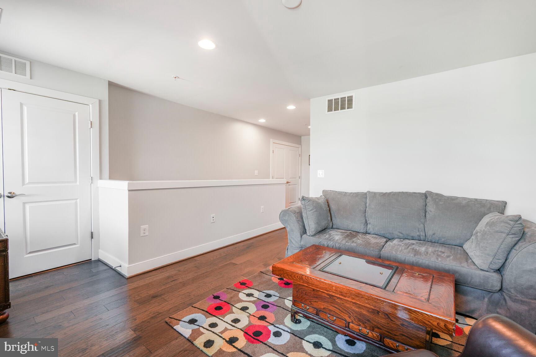 714 E HOWELL AVENUE E