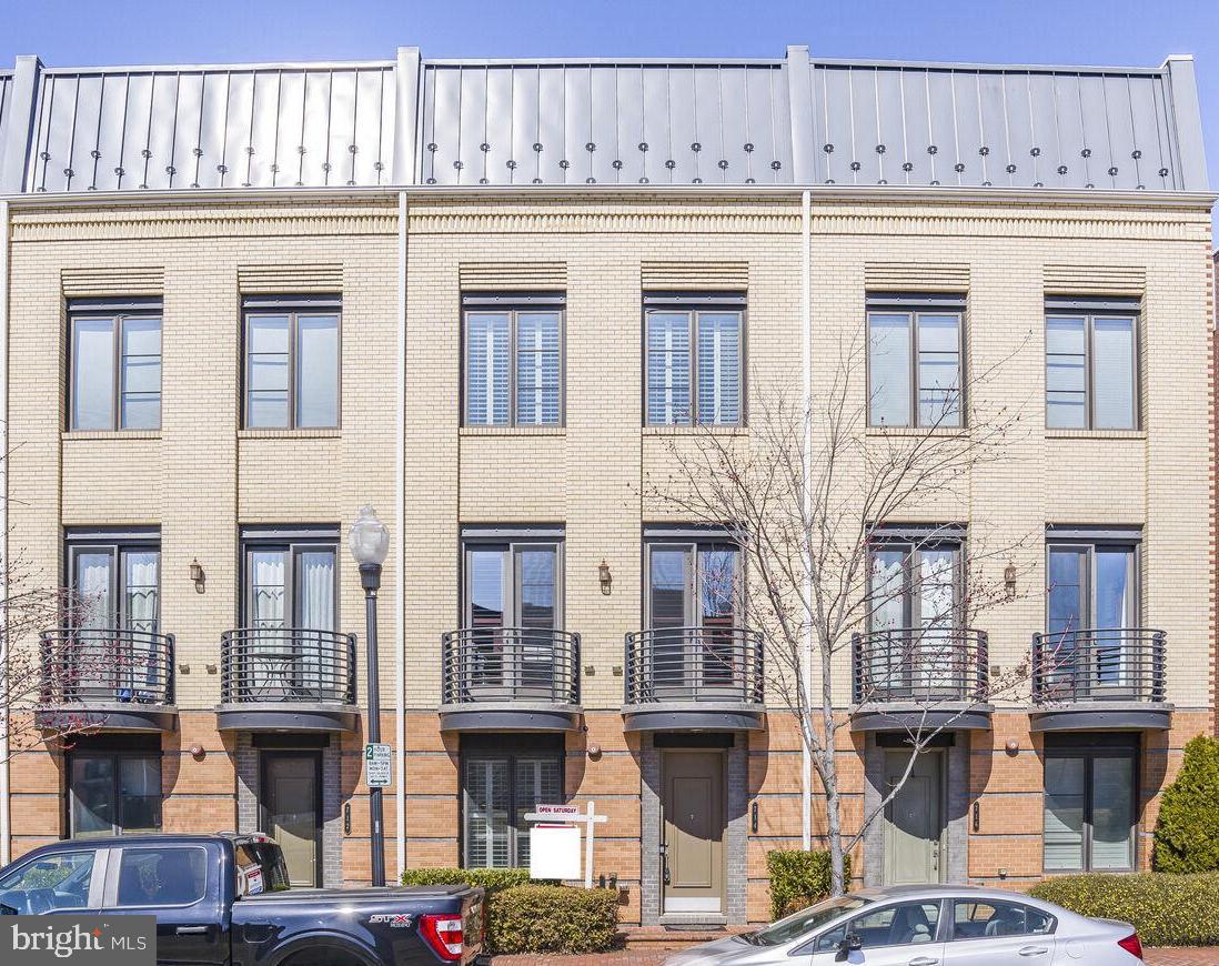 714 E HOWELL AVENUE E