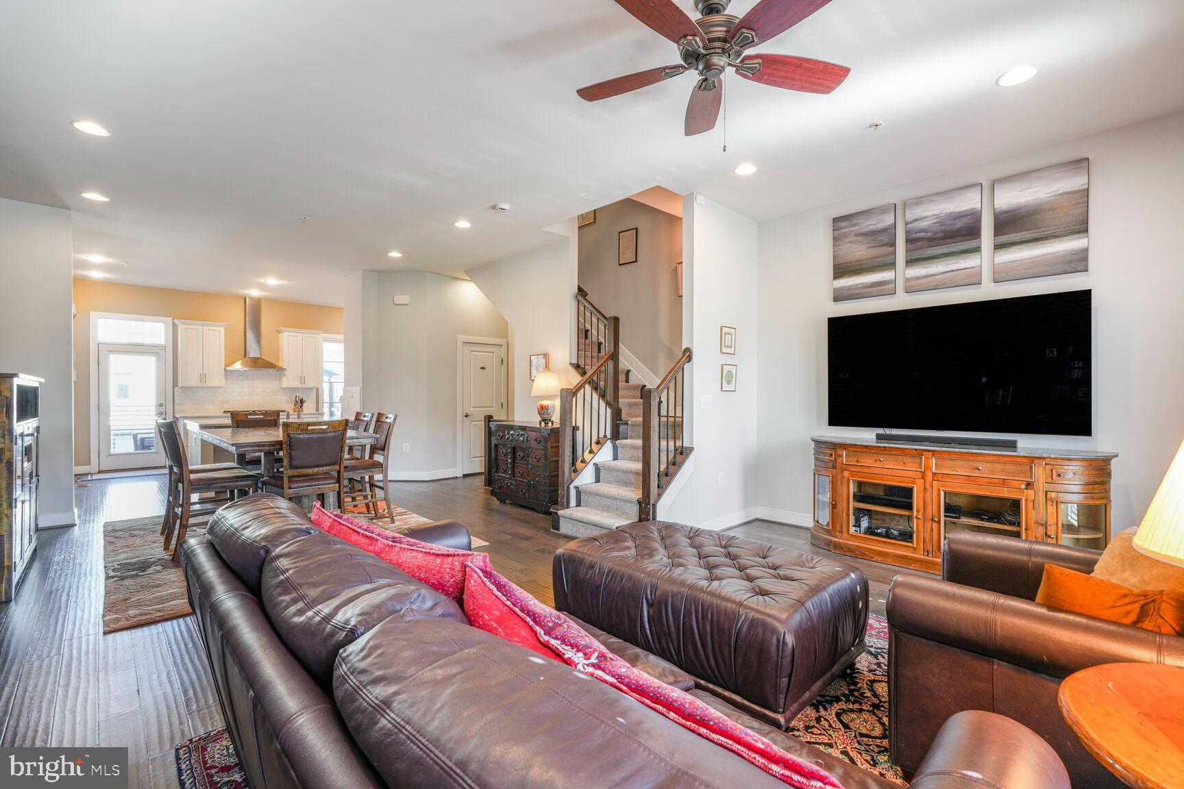 714 E HOWELL AVENUE E