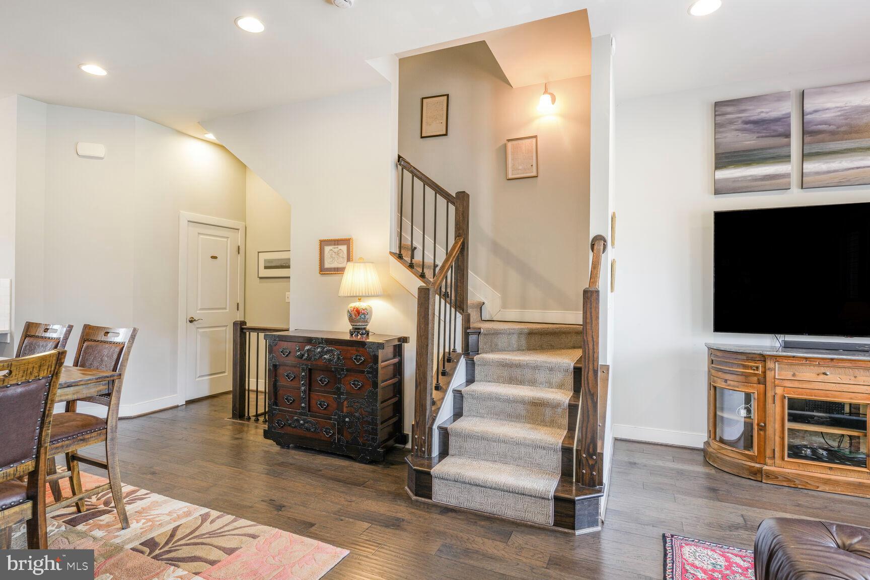 714 E HOWELL AVENUE E