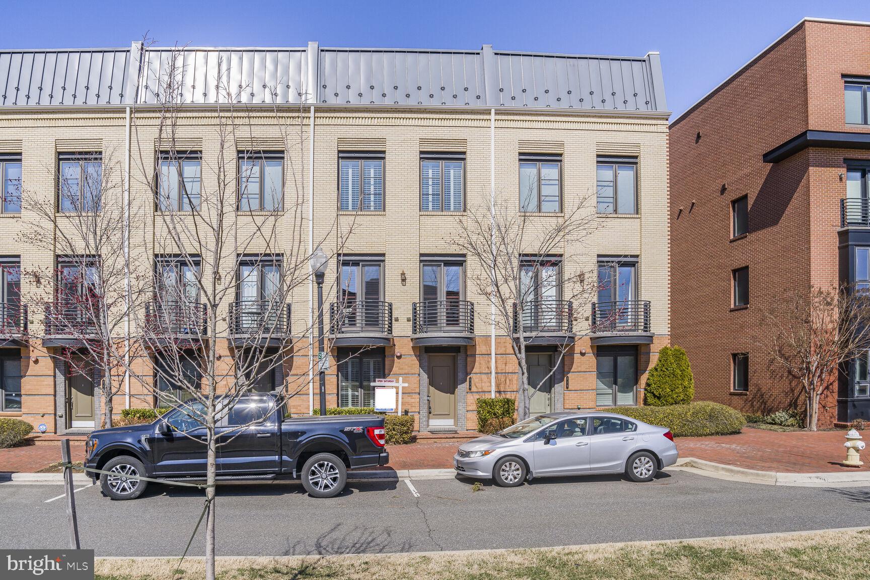 714 E HOWELL AVENUE E