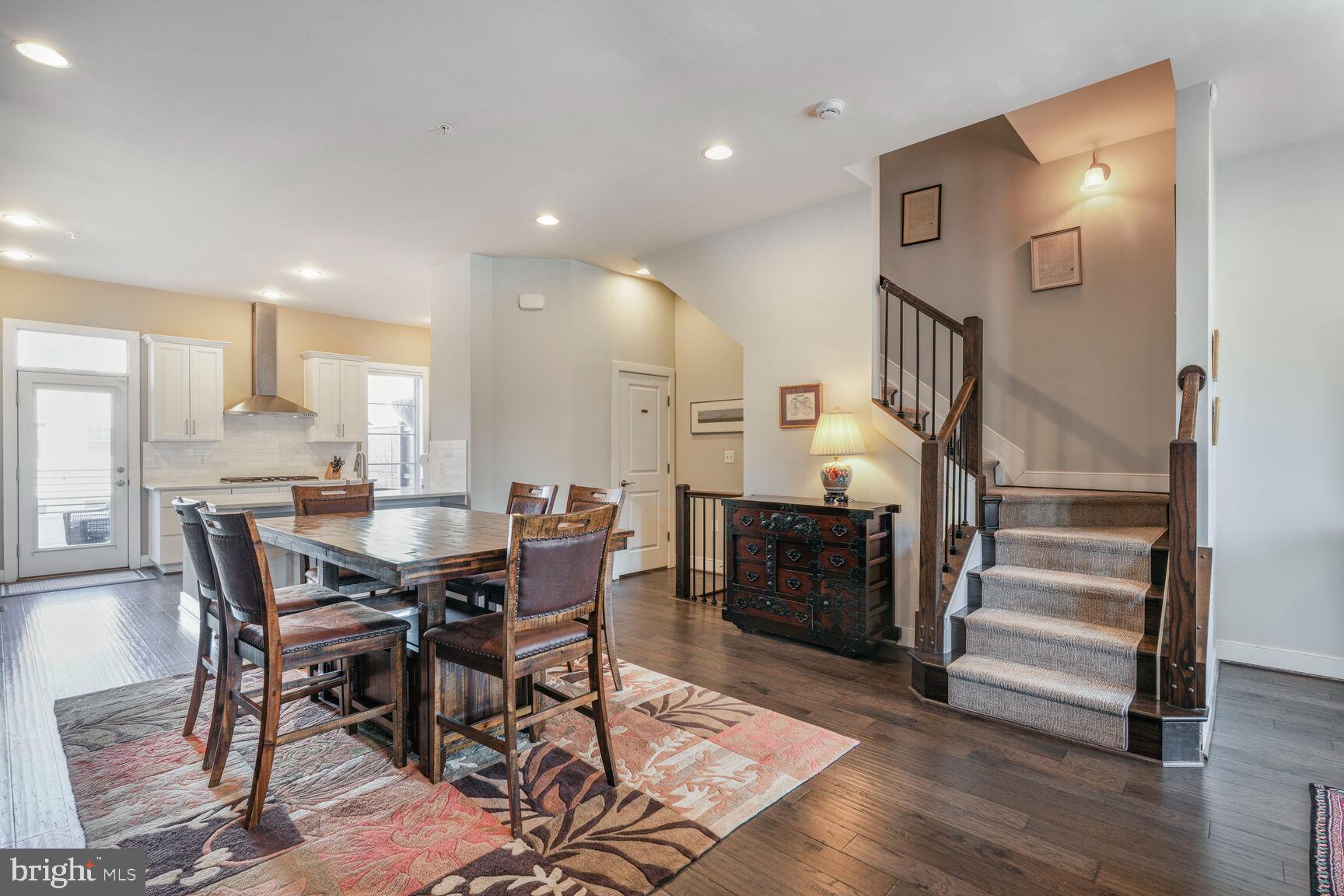 714 E HOWELL AVENUE E