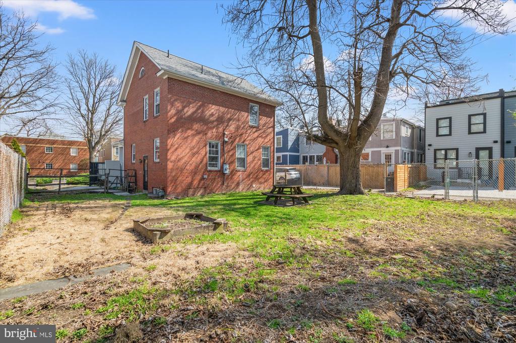 414 N WEST STREET