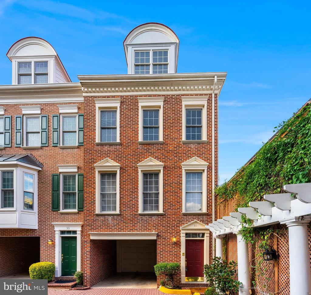 311 HEARTHSTONE MEWS