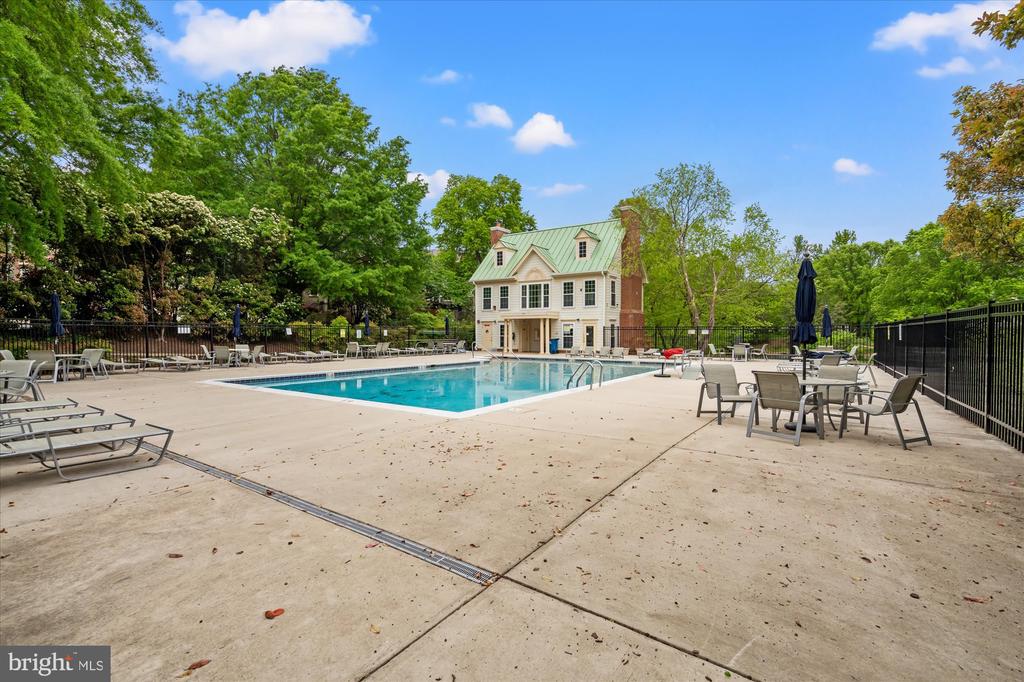 1236 DARTMOUTH ROAD