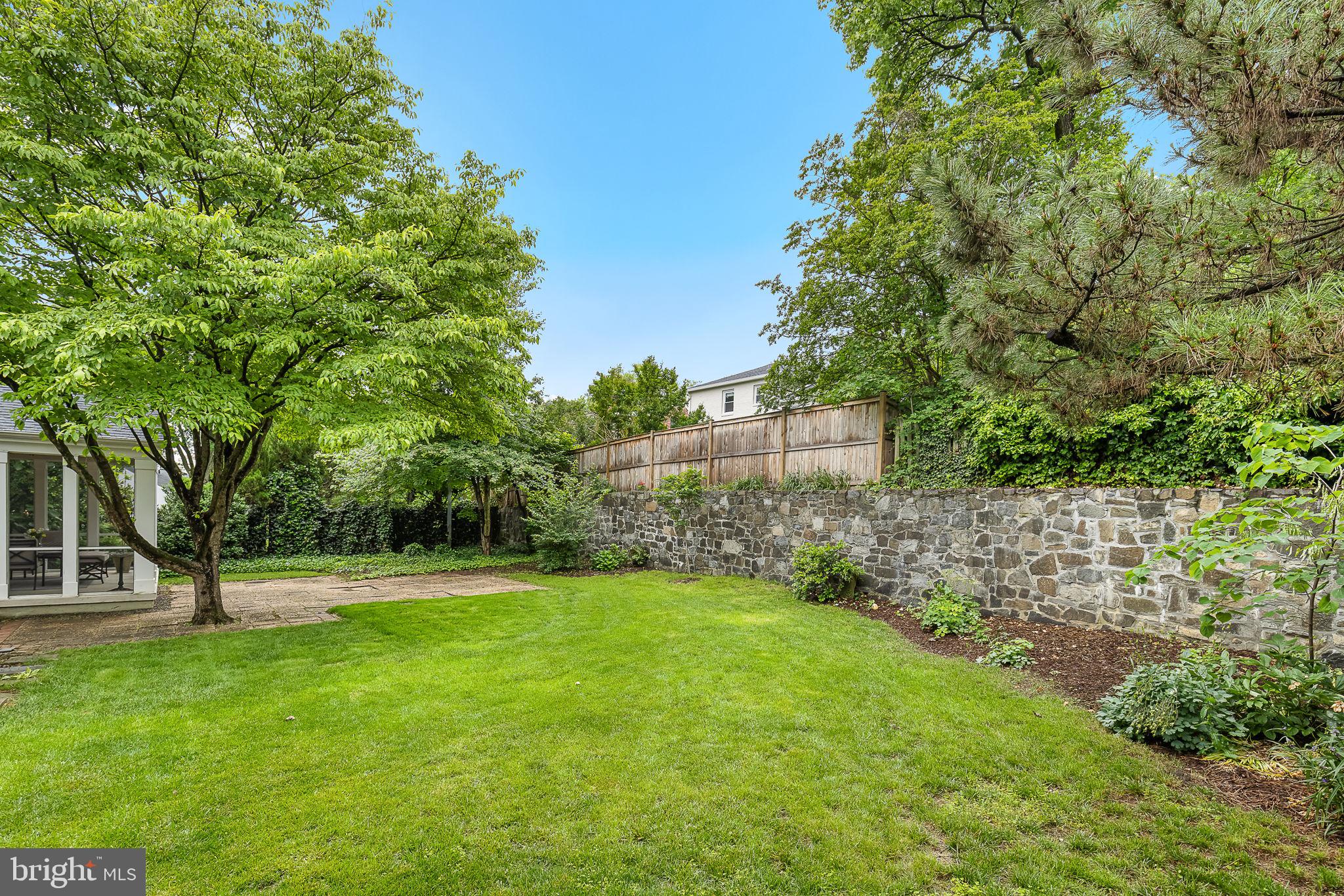 404 CROWN VIEW DRIVE