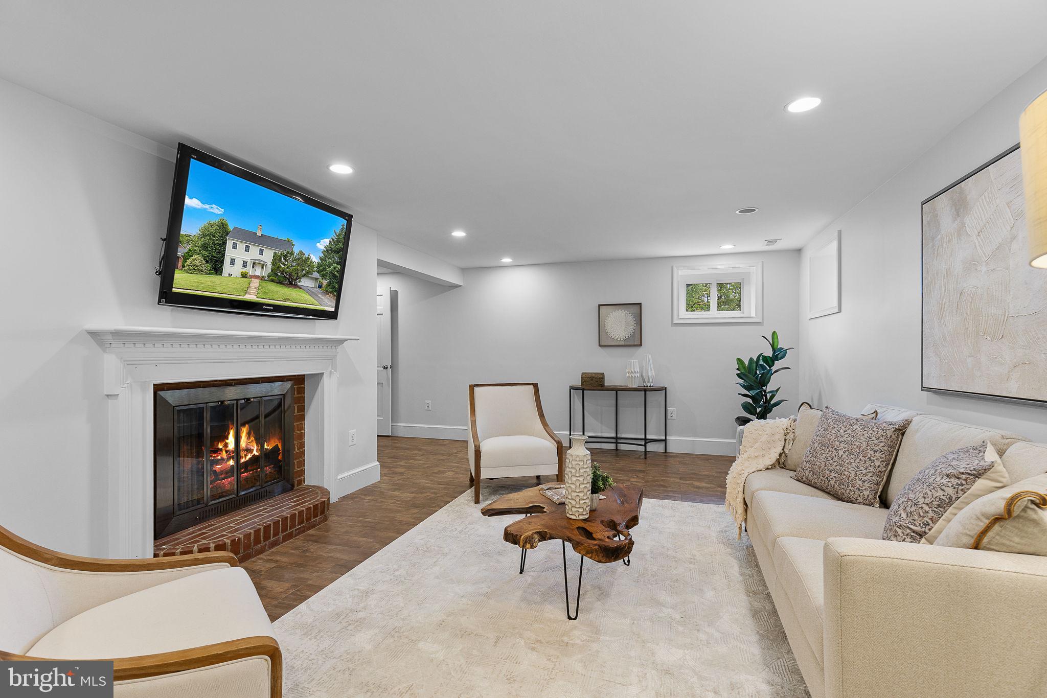 404 CROWN VIEW DRIVE