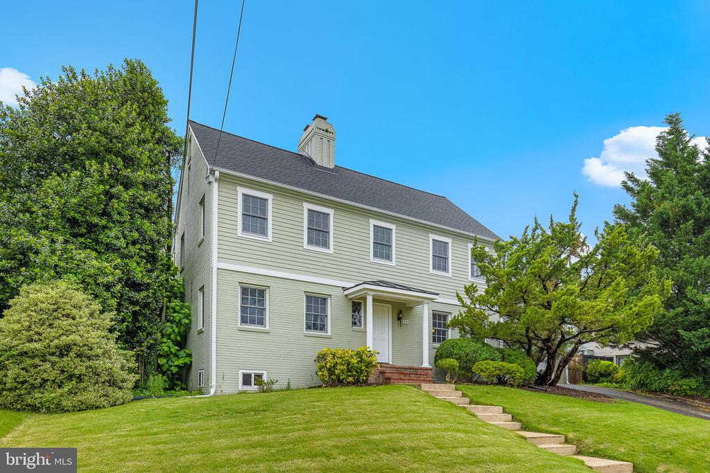 404 CROWN VIEW DRIVE