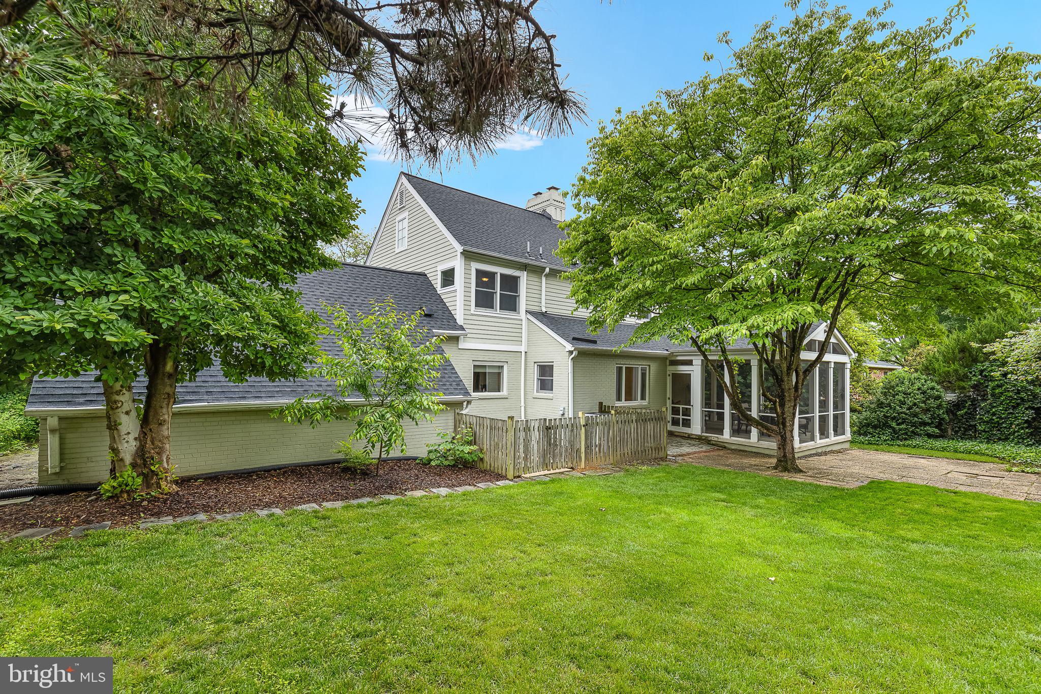 404 CROWN VIEW DRIVE