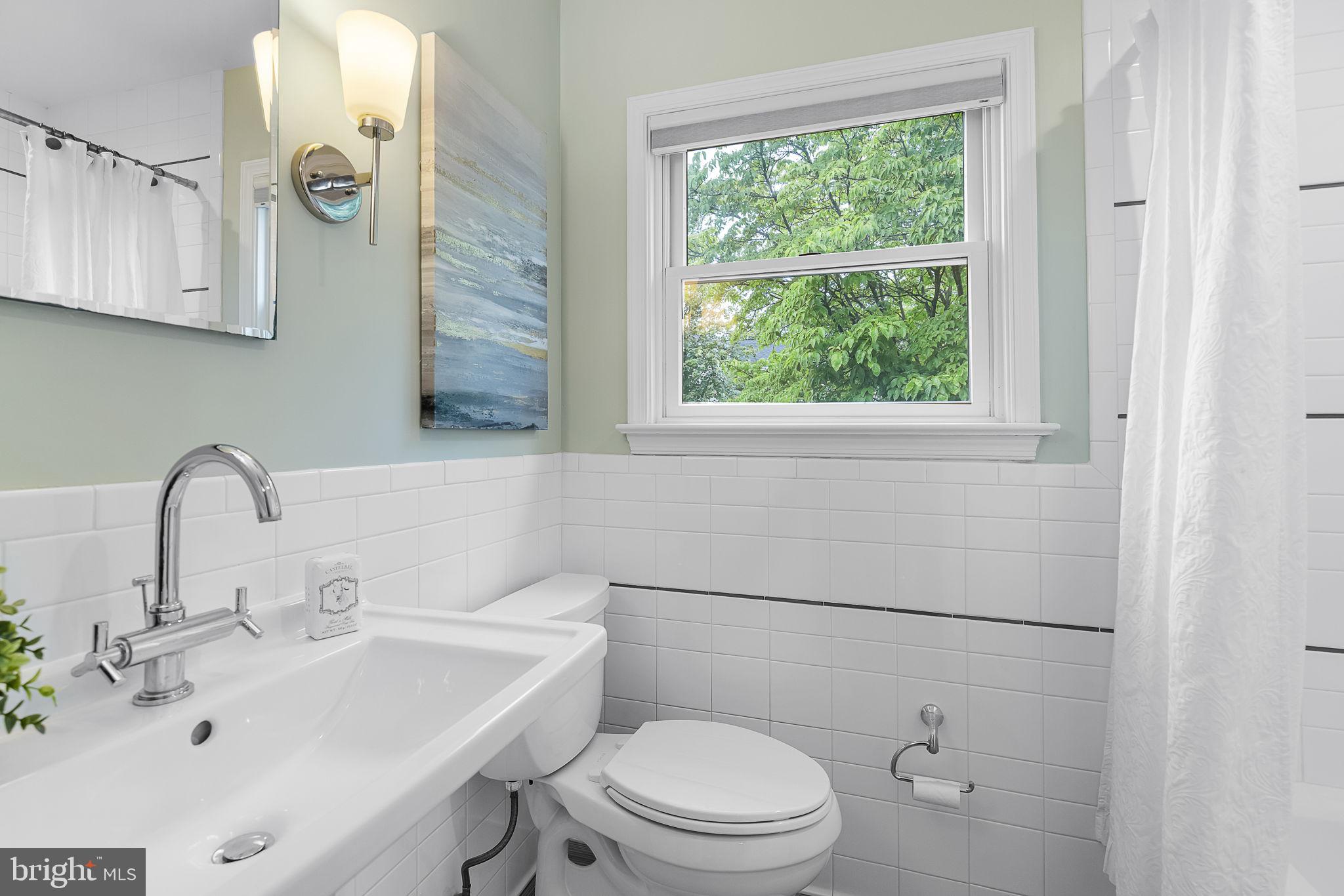 404 CROWN VIEW DRIVE