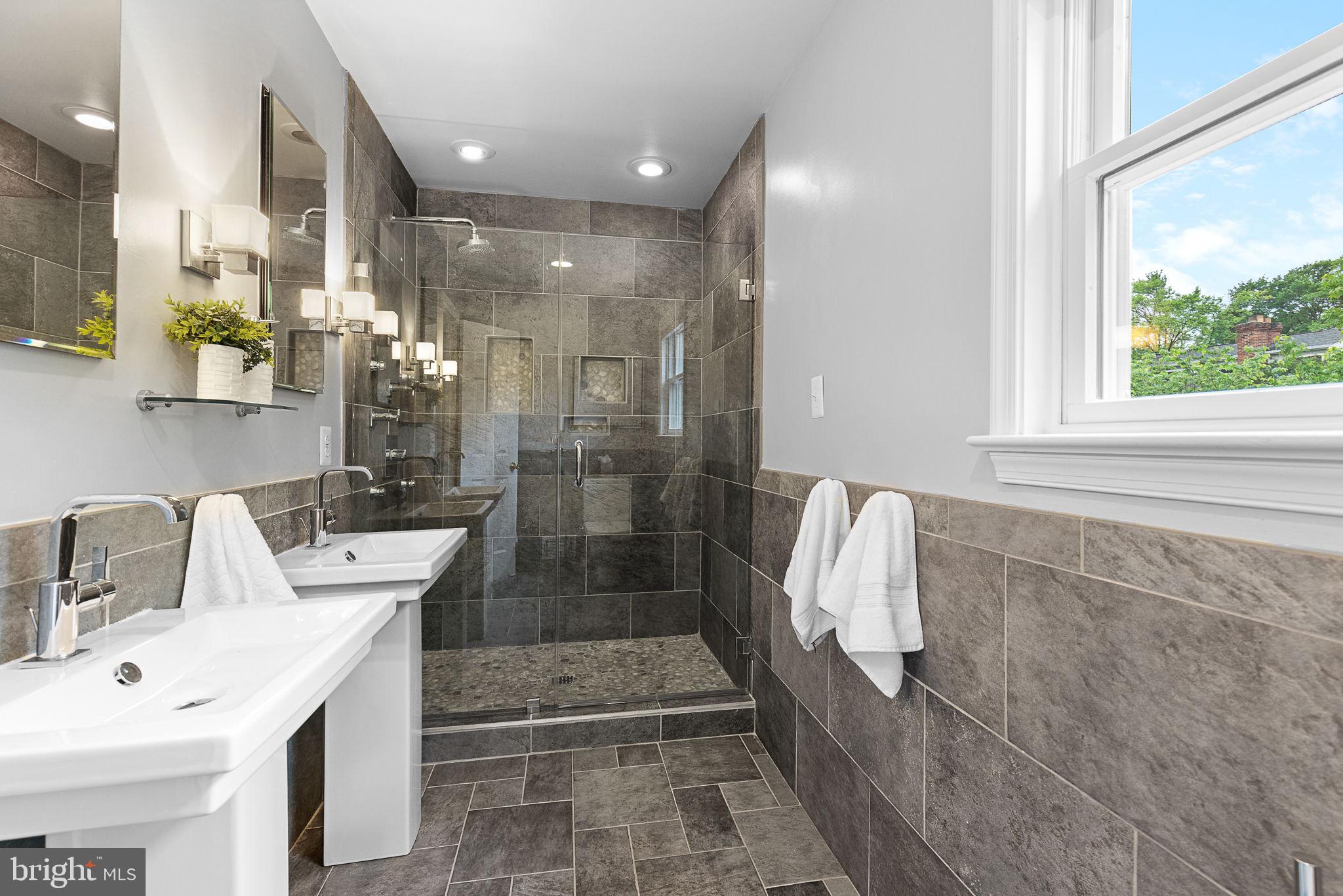 404 CROWN VIEW DRIVE