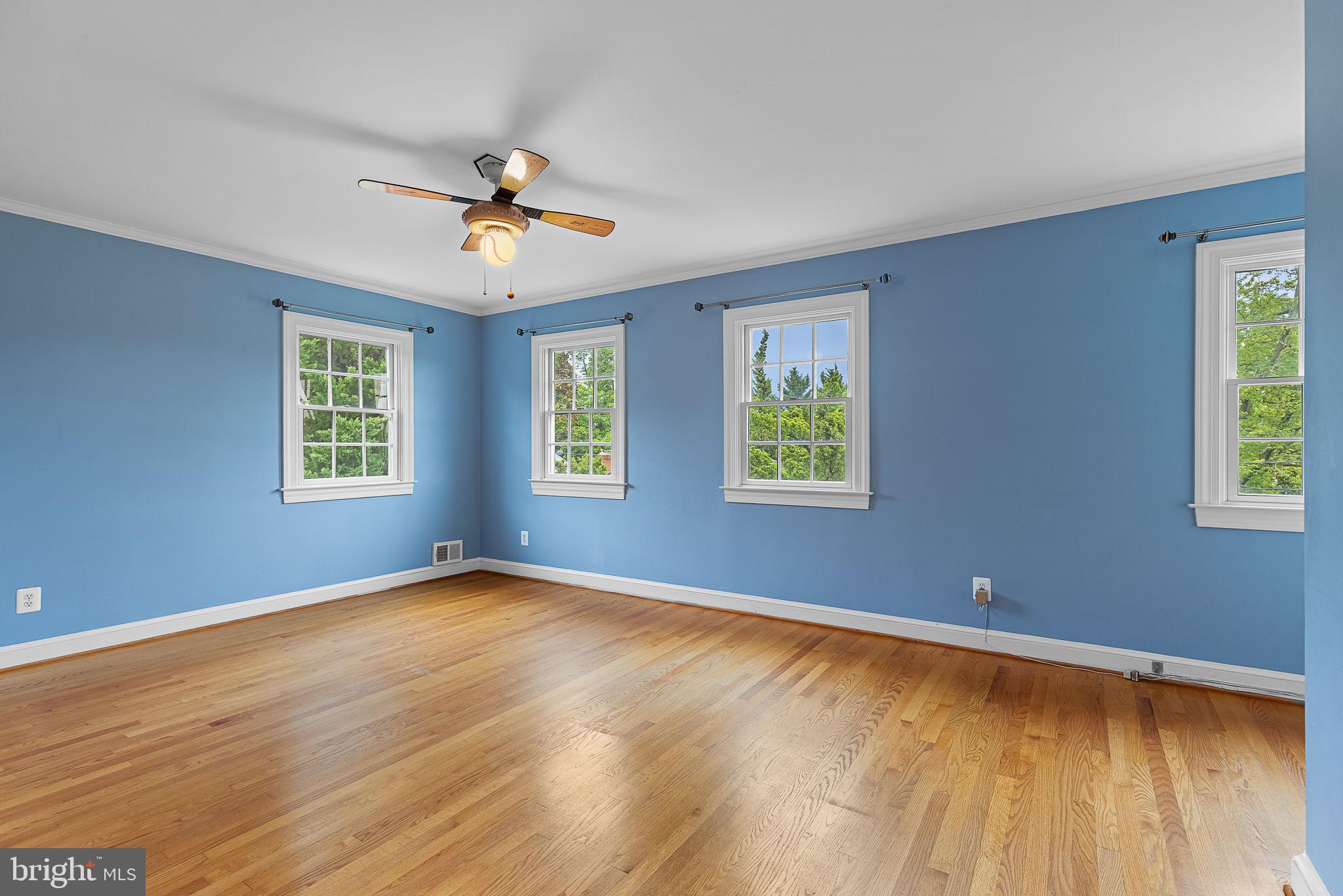 404 CROWN VIEW DRIVE