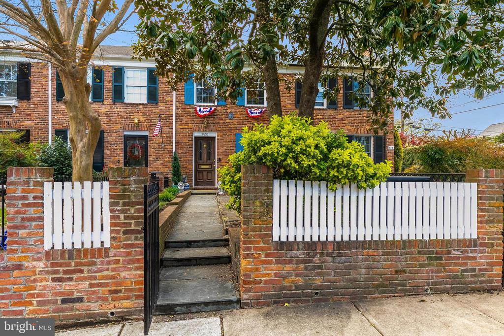 820 GREEN STREET