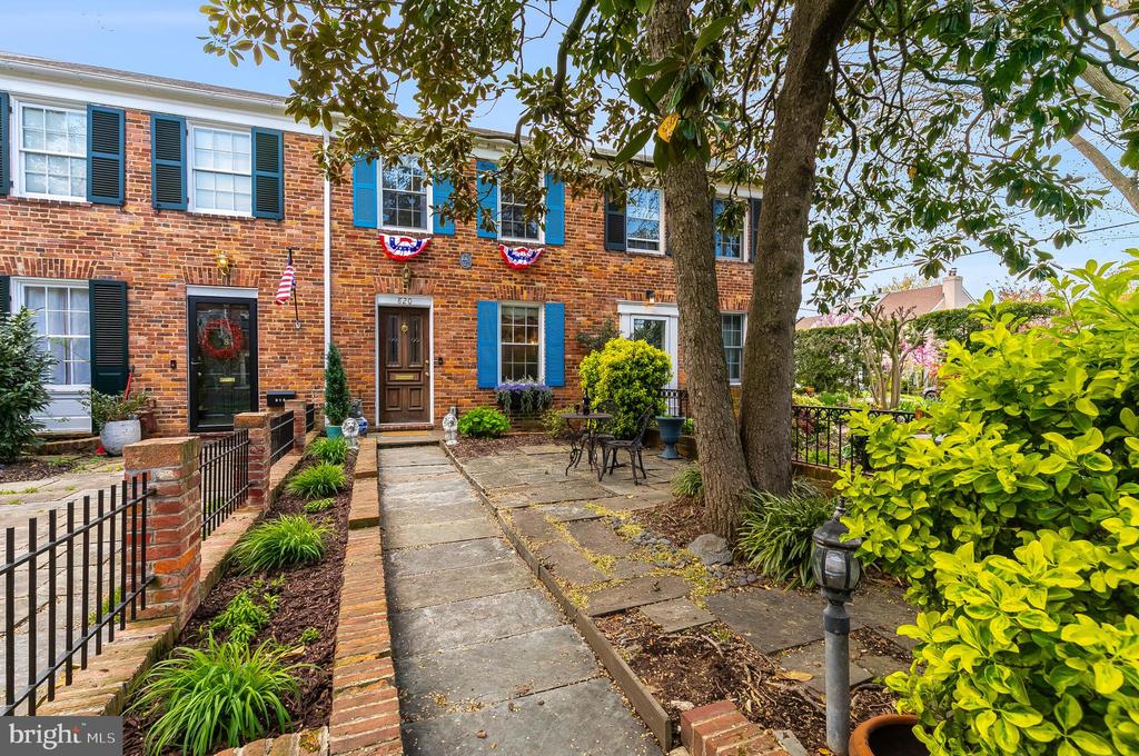 820 GREEN STREET