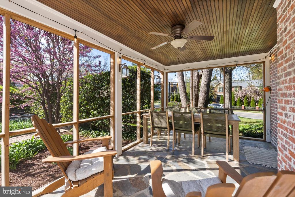 1004 JANNEYS LANE