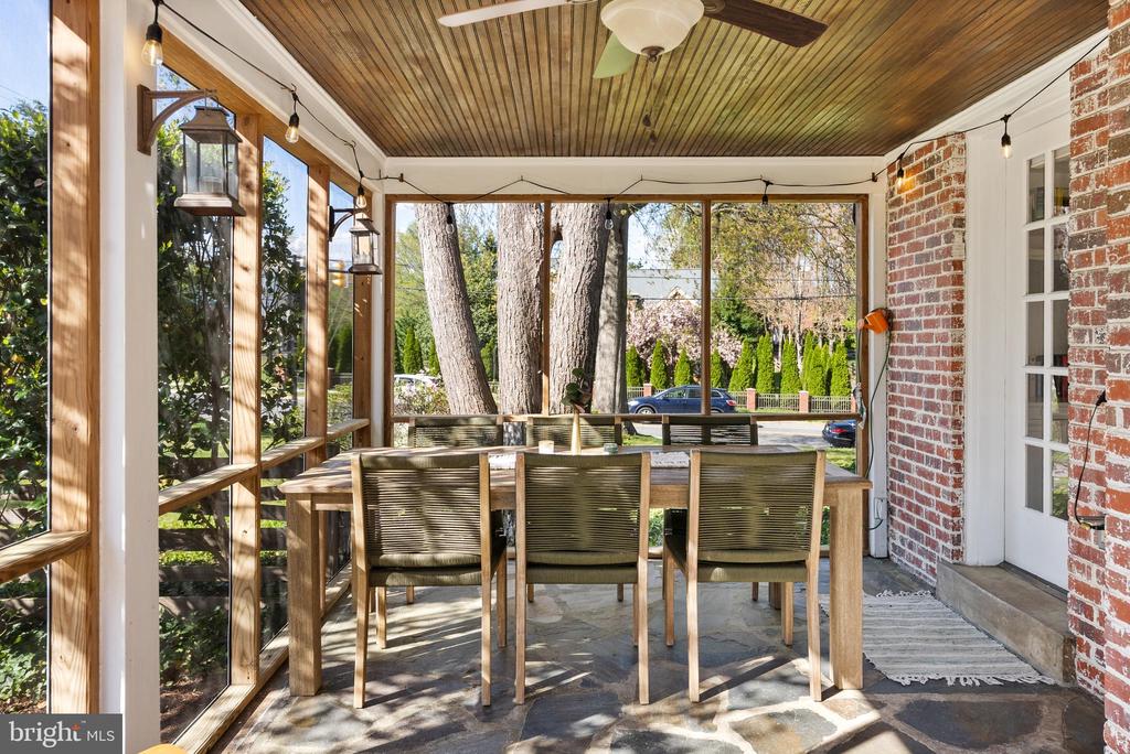 1004 JANNEYS LANE