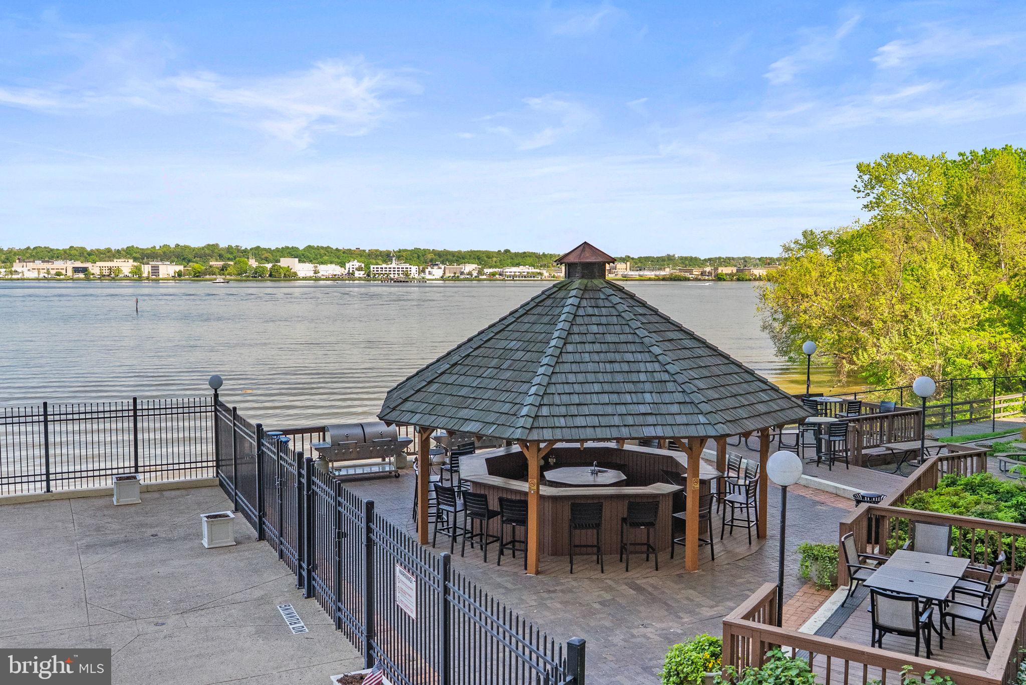 501 SLATERS LANE 1016