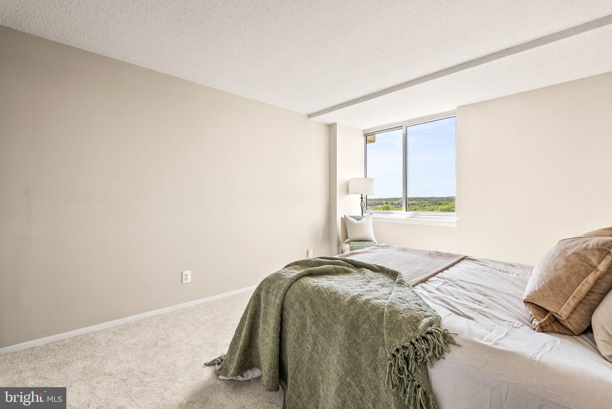 501 SLATERS LANE 1016