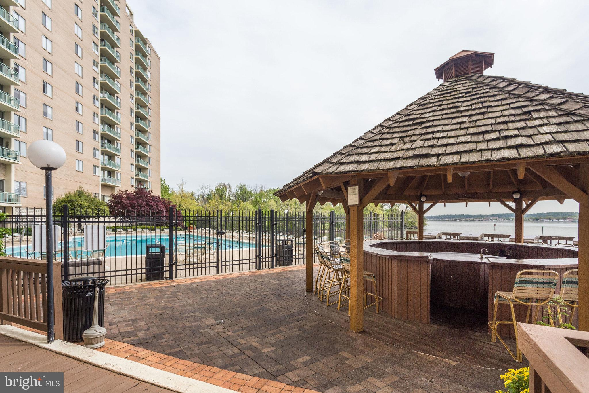 501 SLATERS LANE 1016