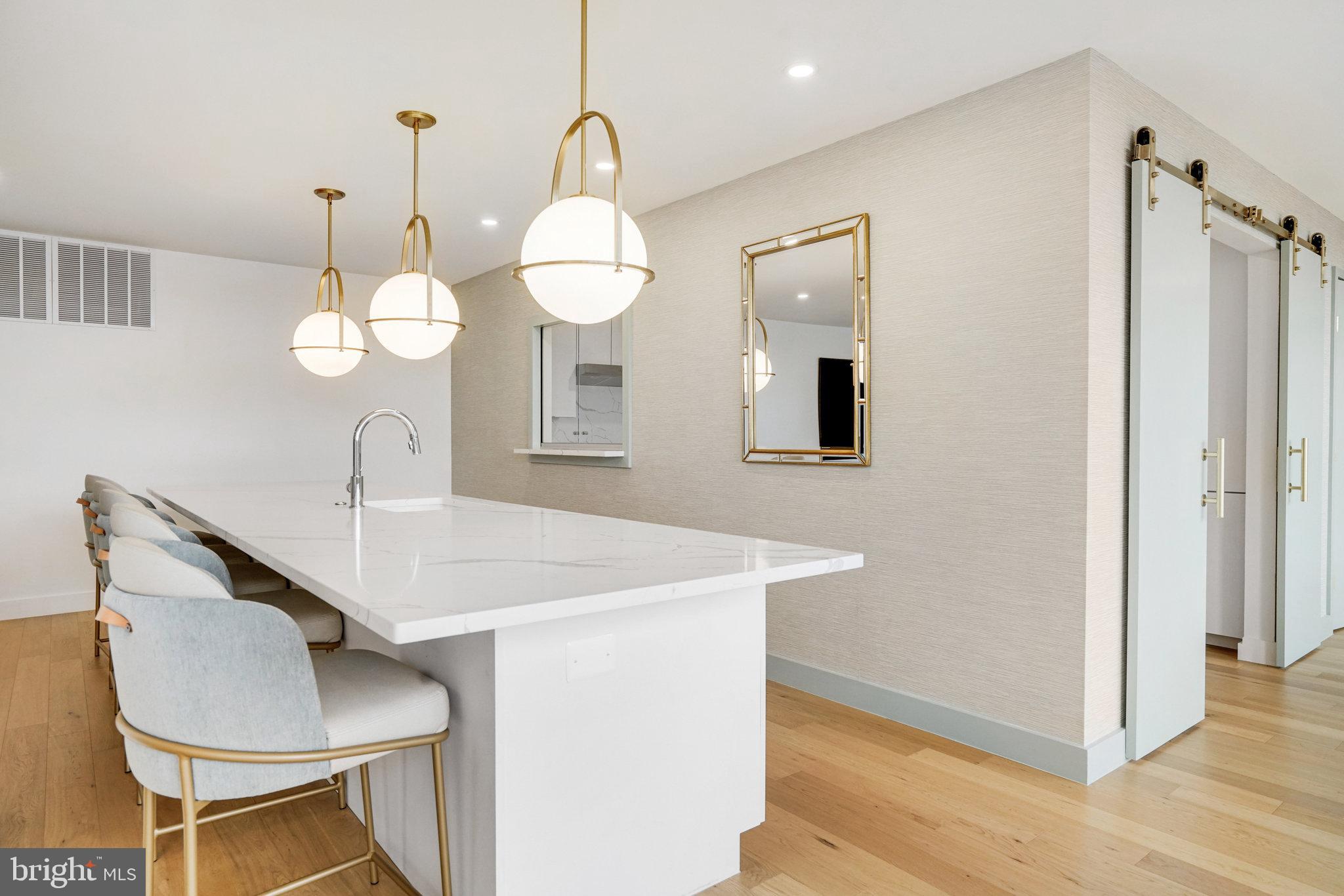 501 SLATERS LANE 1016