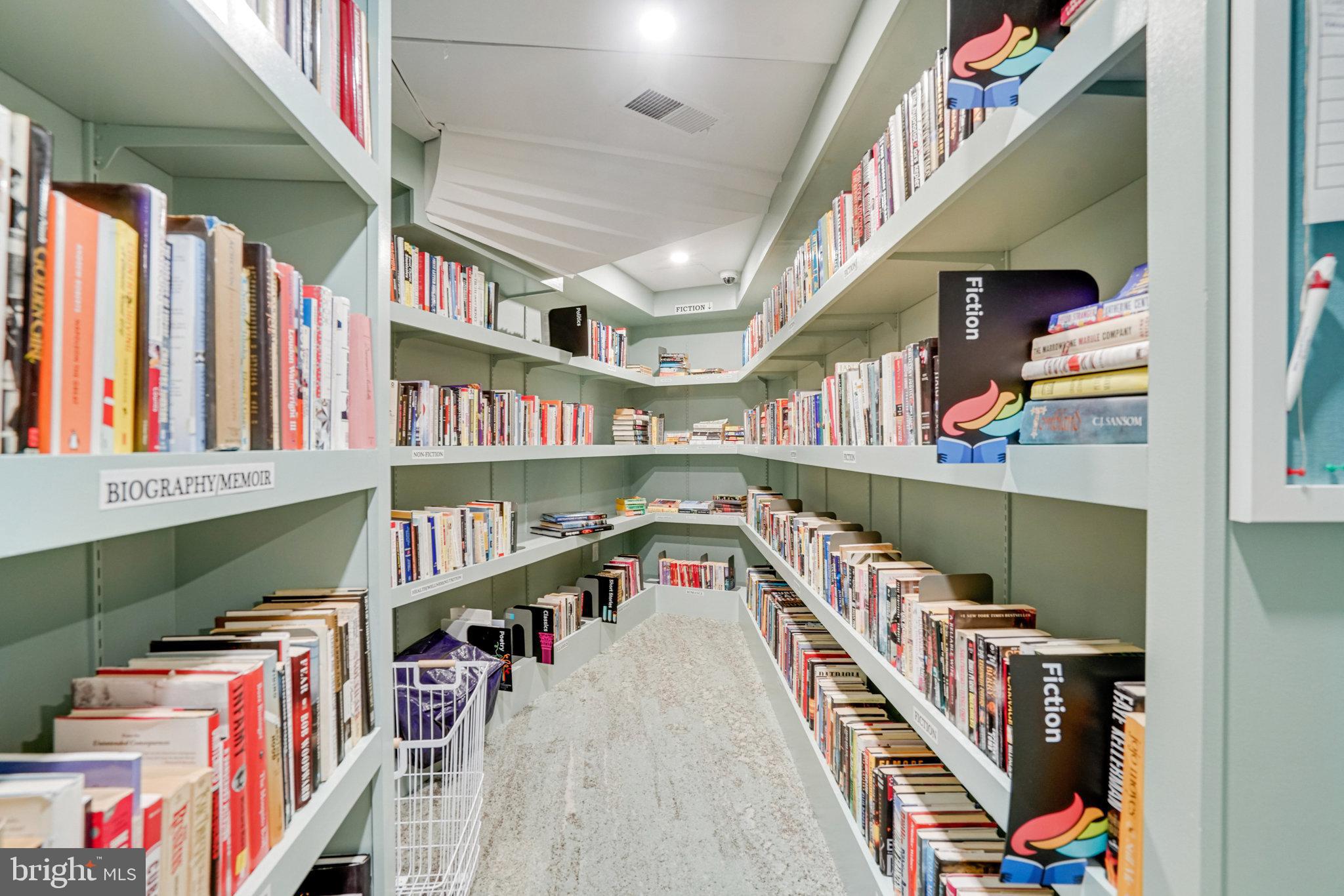 501 SLATERS LANE 1016