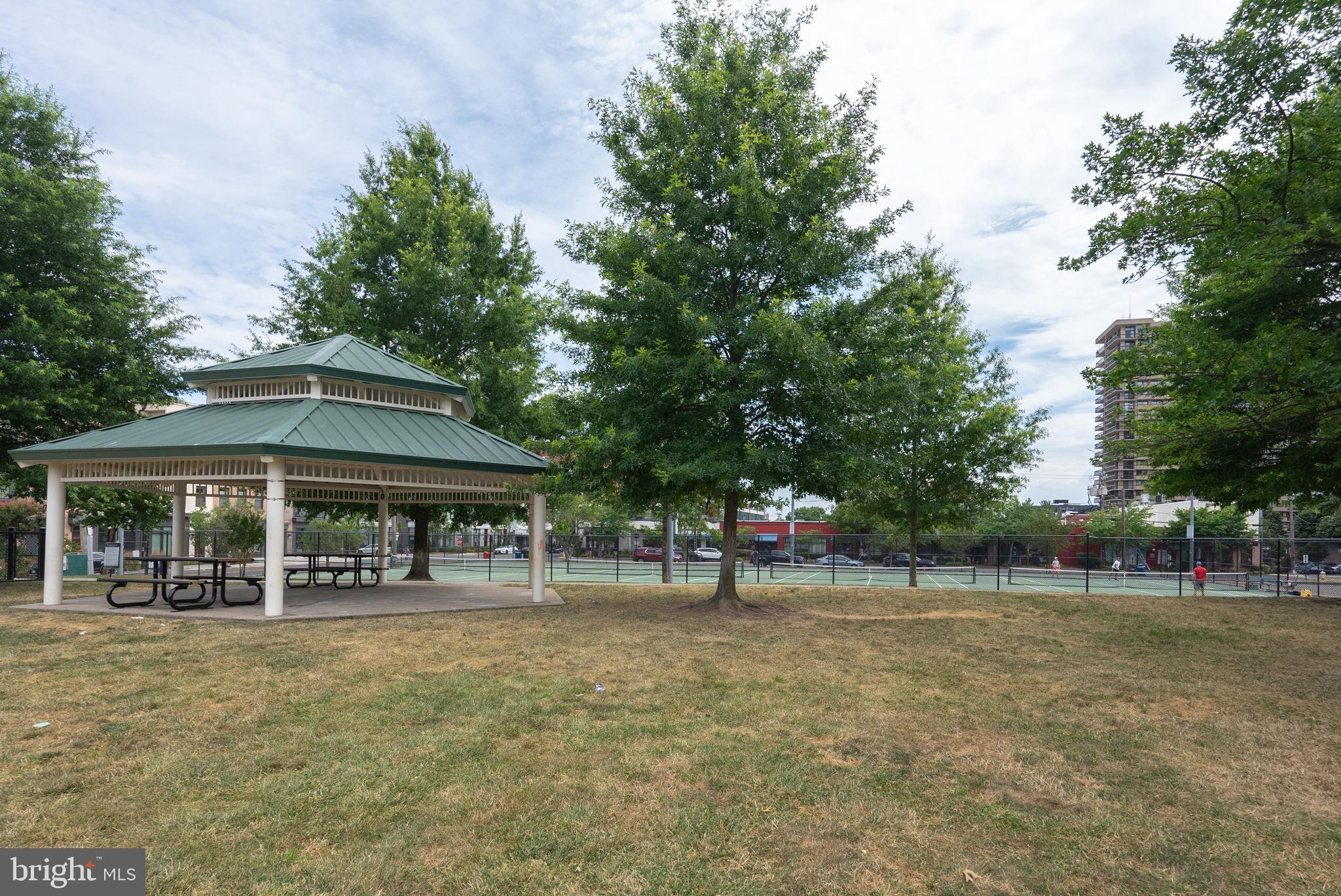 501 SLATERS LANE 1016