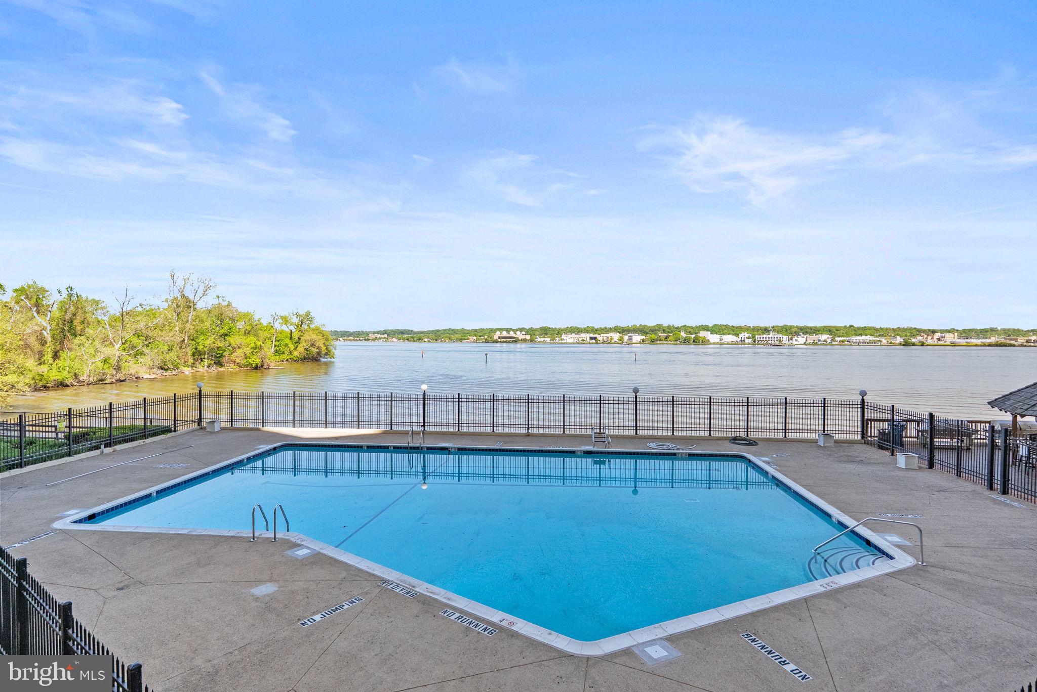 501 SLATERS LANE 1016